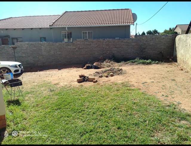 3 BEDROOM HOUSE FOR SALE IN COSMO CITY